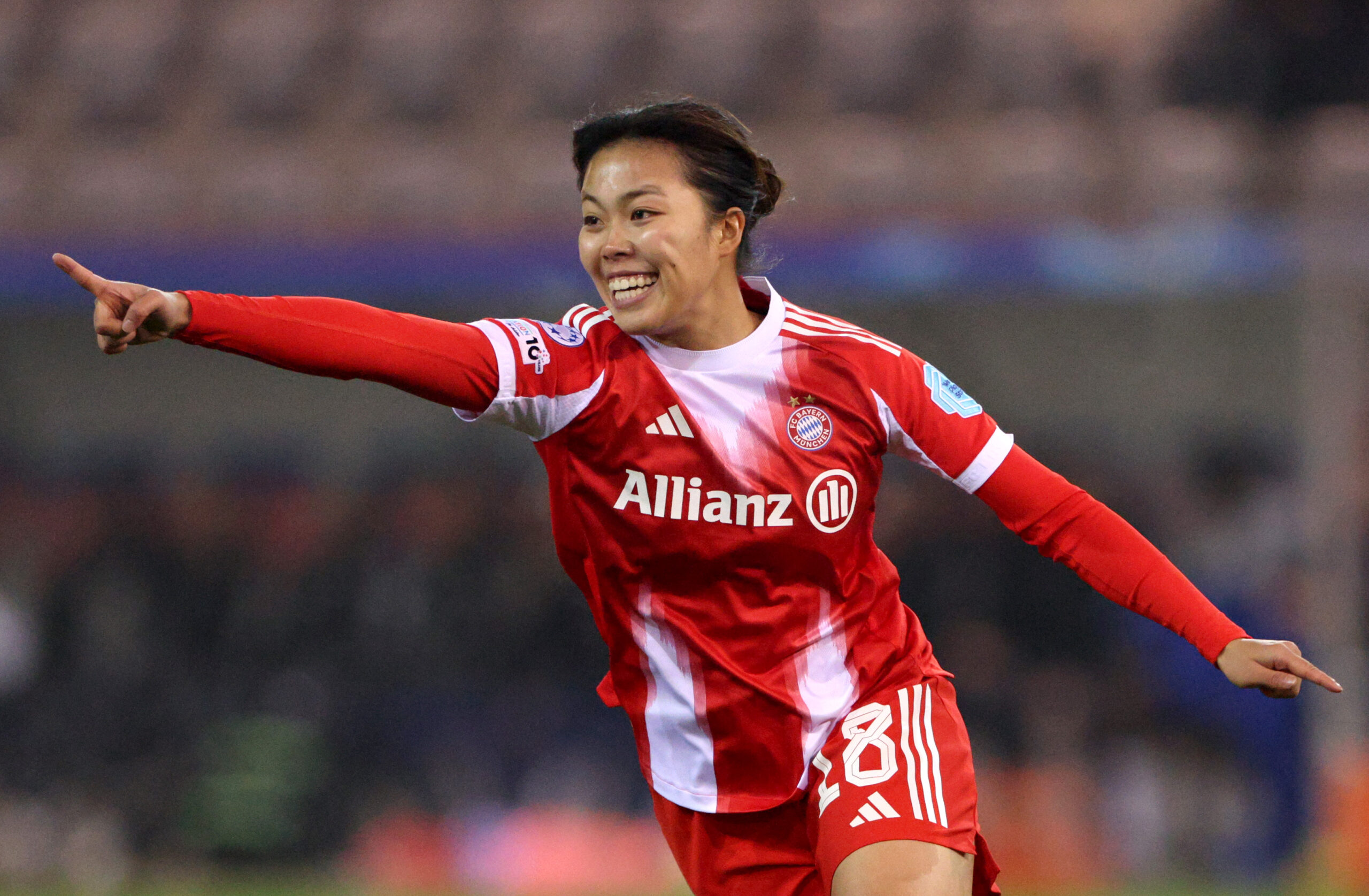 Momoko Tanikawa (FC Bayern Frauen) jubelt nach ihrem Treffer