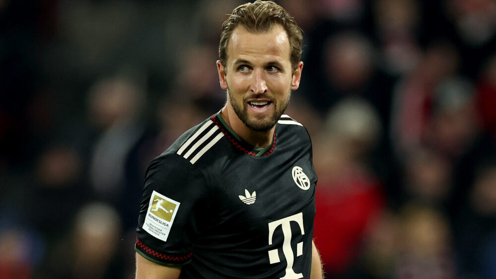 Harry Kane im schwarzen Champions-League-Trikot des FC Bayern.