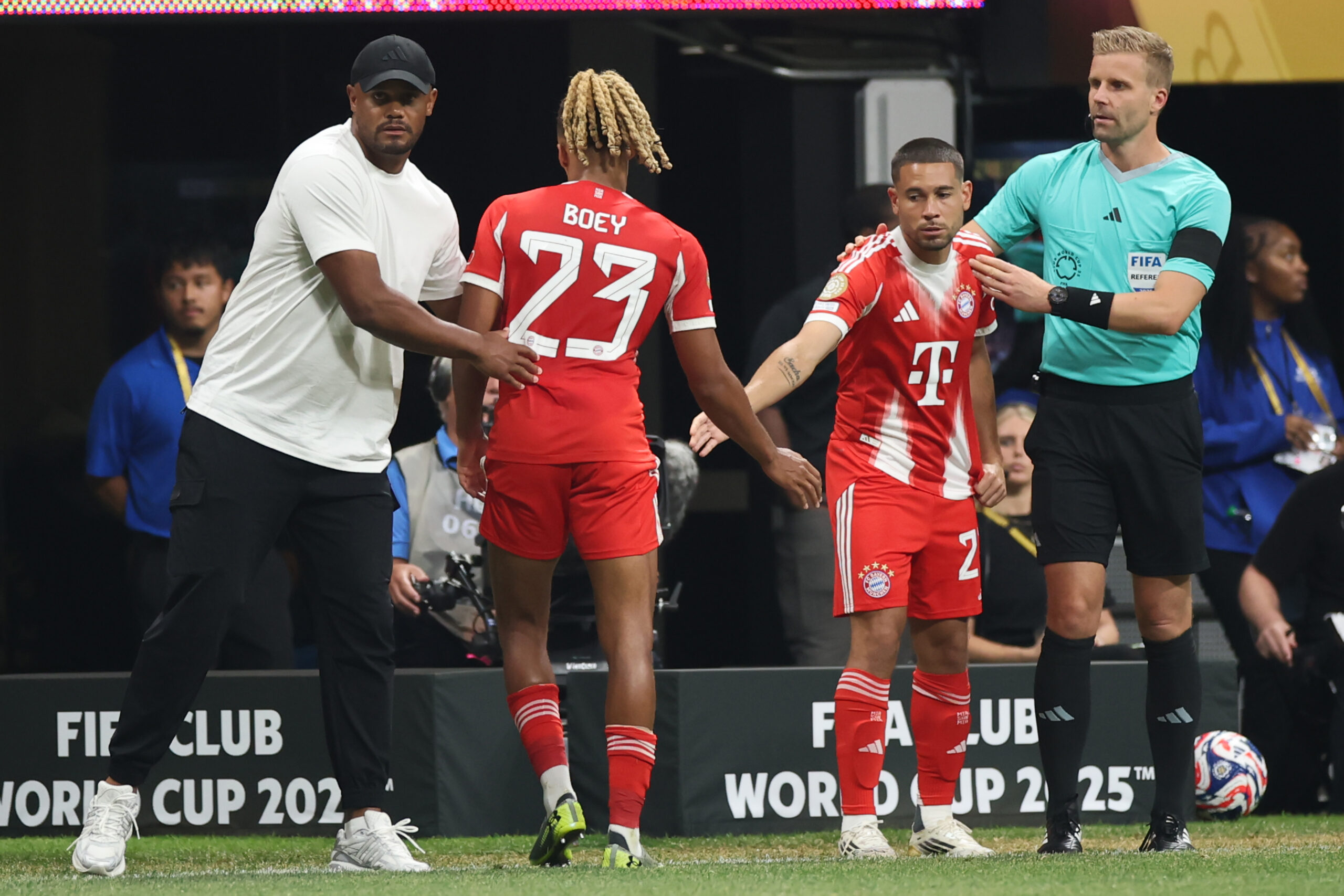 Sacha Boey steht vor seinem Abschied beim FC Bayern