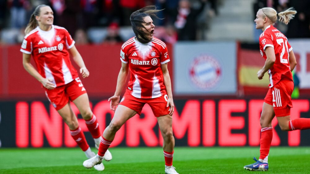 FC Bayern Stürmerin Damnjanovic jubelt über ihren Treffer