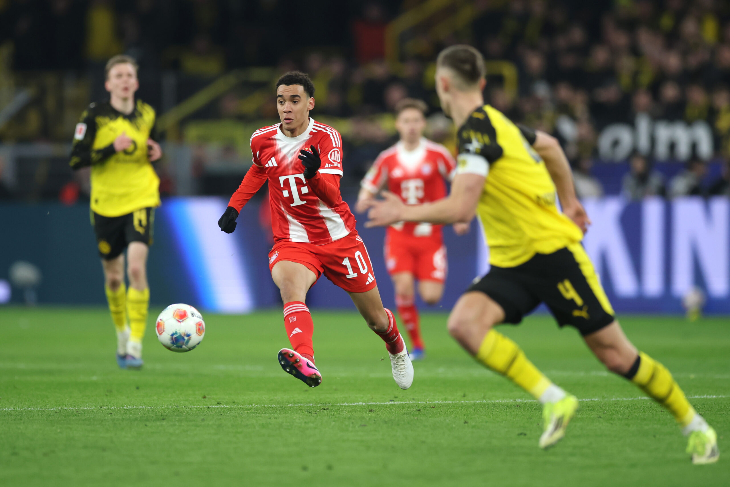 Jamal Musiala im Duell zwischen dem FC Bayern und dem BVB.