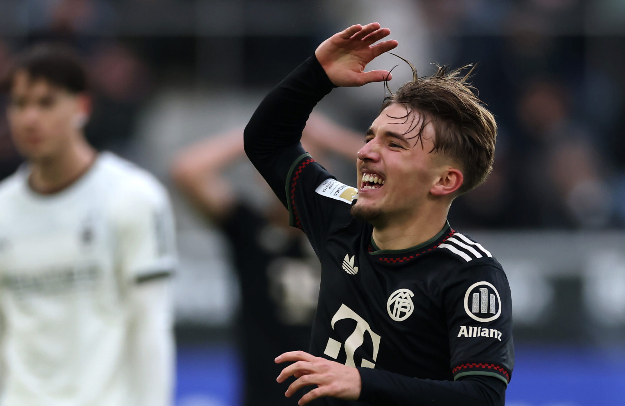 Lennart Karl jubelt für den FC Bayern gegen Borussia Mönchengladbach