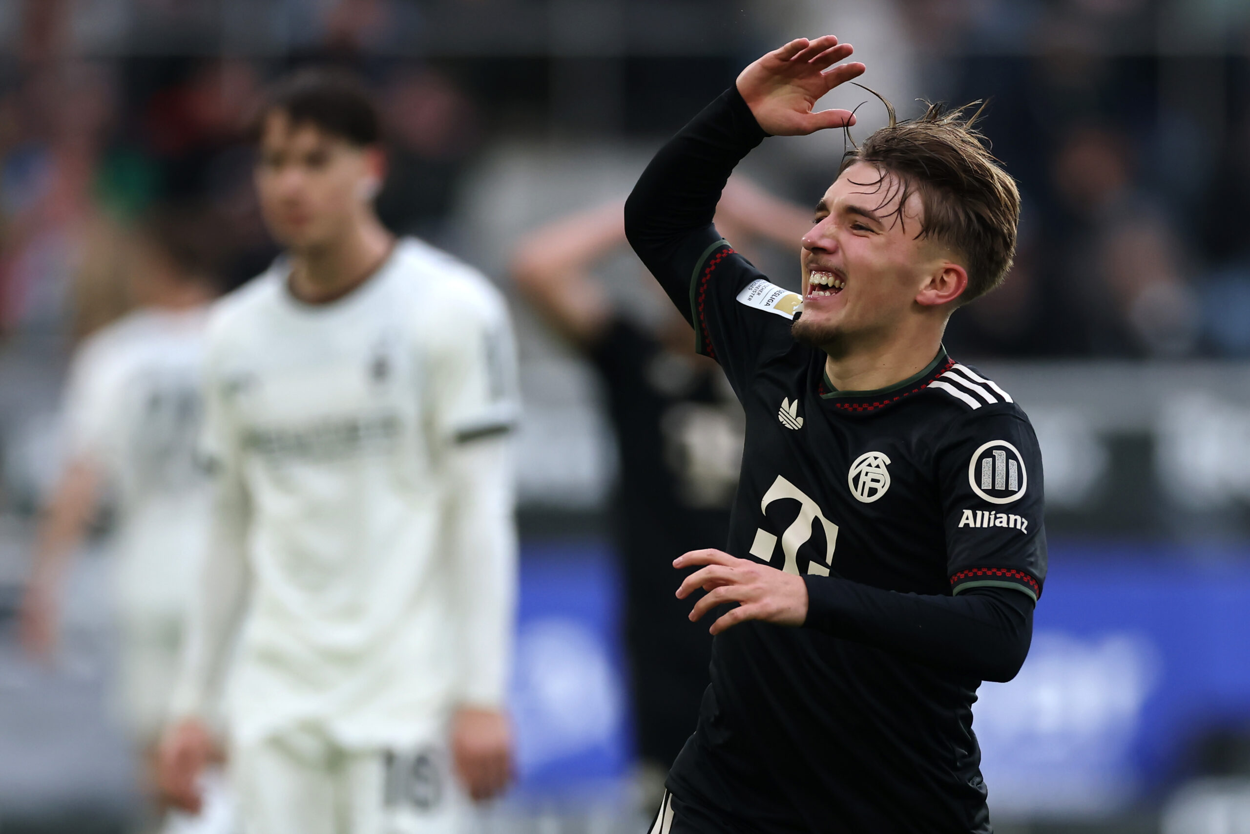 Lennart Karl jubelt für den FC Bayern gegen Borussia Mönchengladbach