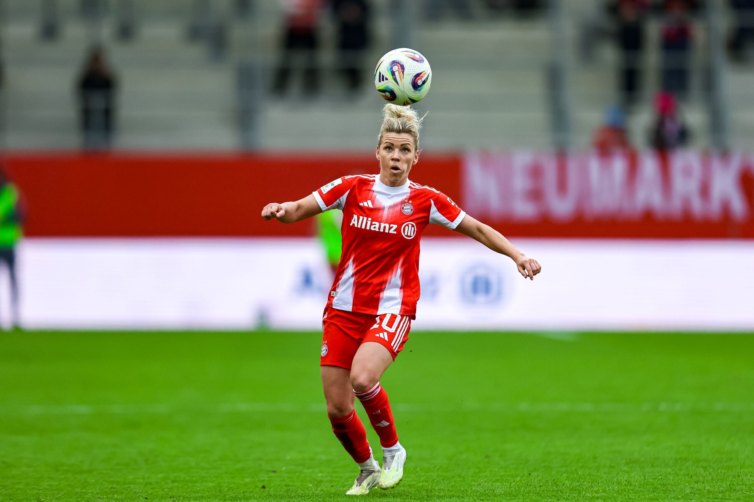 Linda Dallmann (FC Bayern) erzielte gegen die SGS Essen das 2:0.