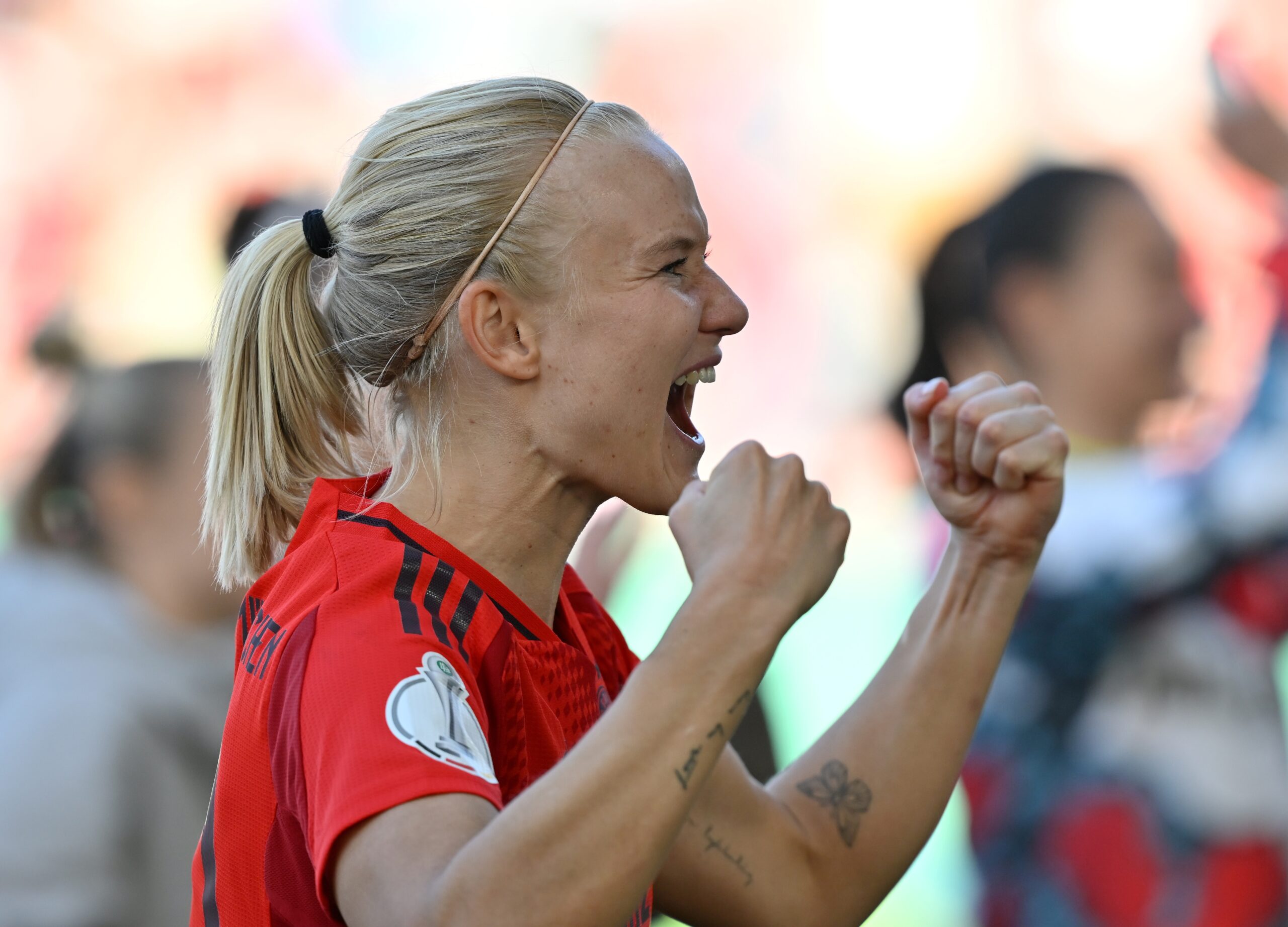 Pernille Harder (FC Bayern) jubelt über den Pokalfinaleinzug