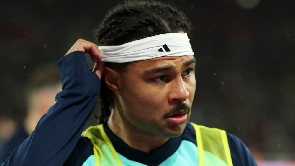 Serge Gnabry (FC Bayern) im Aufwärmtrikot der Deutschen Nationalmannschaft.