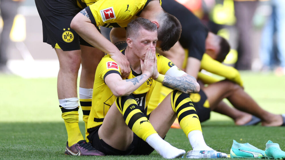 Marco Reus in Trauer nach der Vizemeisterschaft mit dem BVB 2023. Der FC Bayern hatte in letzter Sekunde die Meisterschaft gewonnen.
