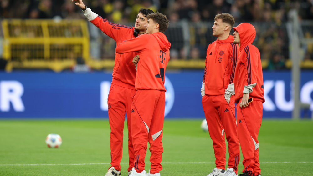 Aleksandar Pavlovic, Tom Bischof, Joshua Kimmich und Lennart Karl (alle FC Bayern)