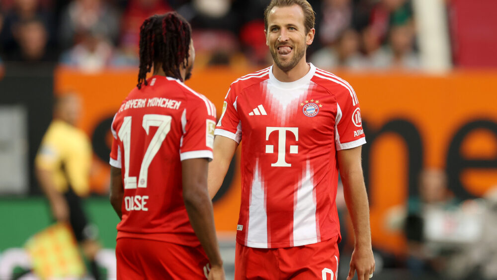 Michael Olise und Harry Kane im Trikot des FC Bayern. Beide können bei der WM 2026 ihre Chancen auf den Ballon d'Or erhöhen.