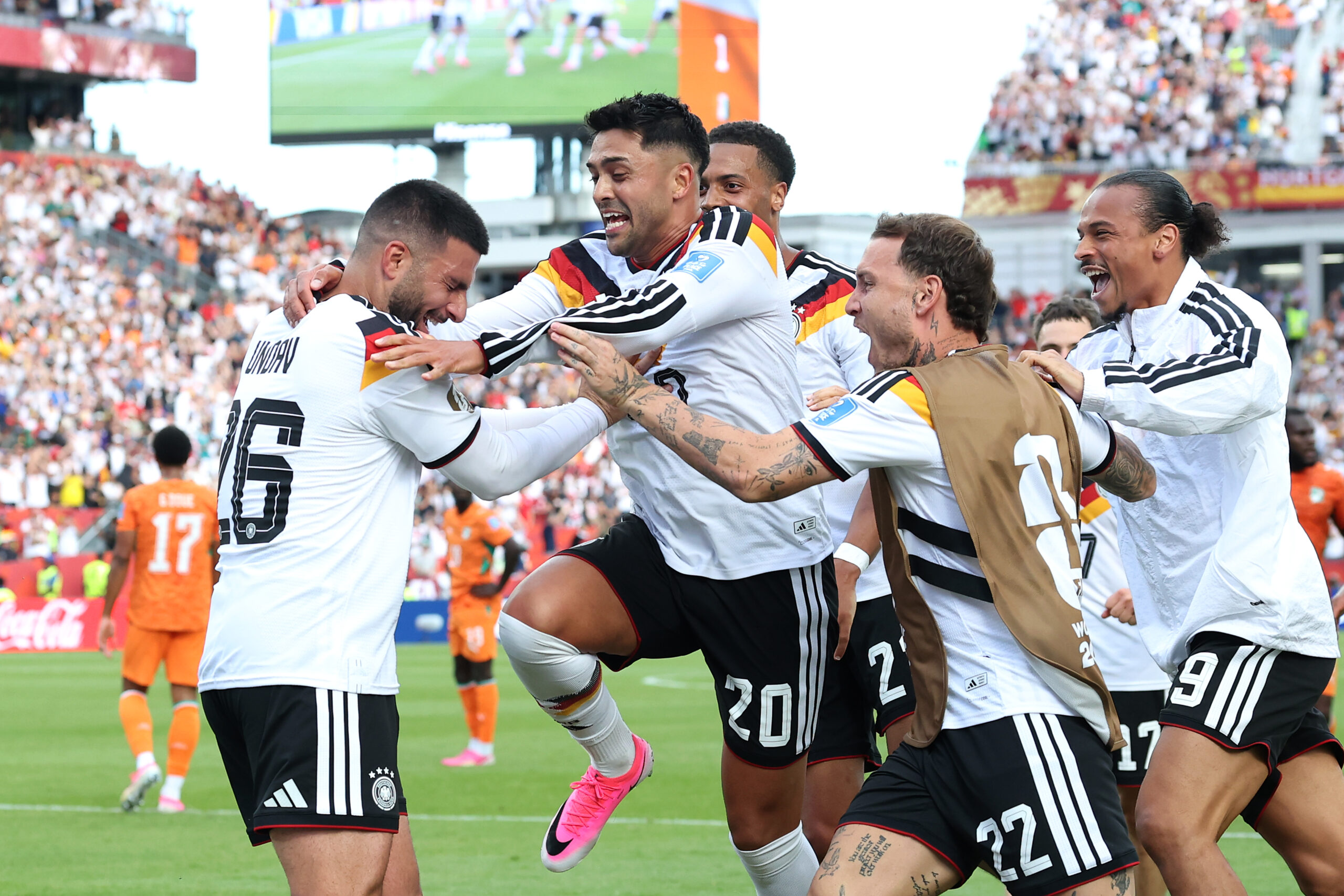 Die deutsche Nationalmannschaft (DFB-Team) jubelt gemeinsam über ein Tor bei der WM 2026 gegen die Elfenbeinküste.