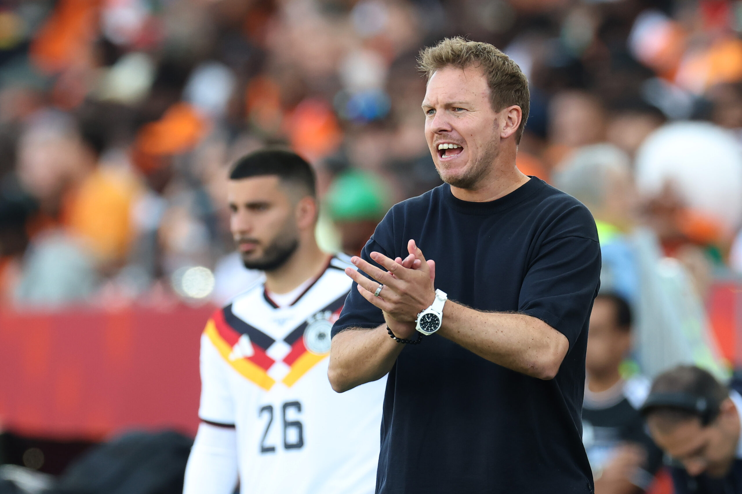 Julian Nagelsmann (DFB-Team) zusammen mit Deniz Undav. Uli Hoeneß (FC Bayern) lobte den Bundestrainer.