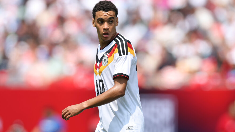Jamal Musiala (FC Bayern) im Trikot des DFB-Teams.