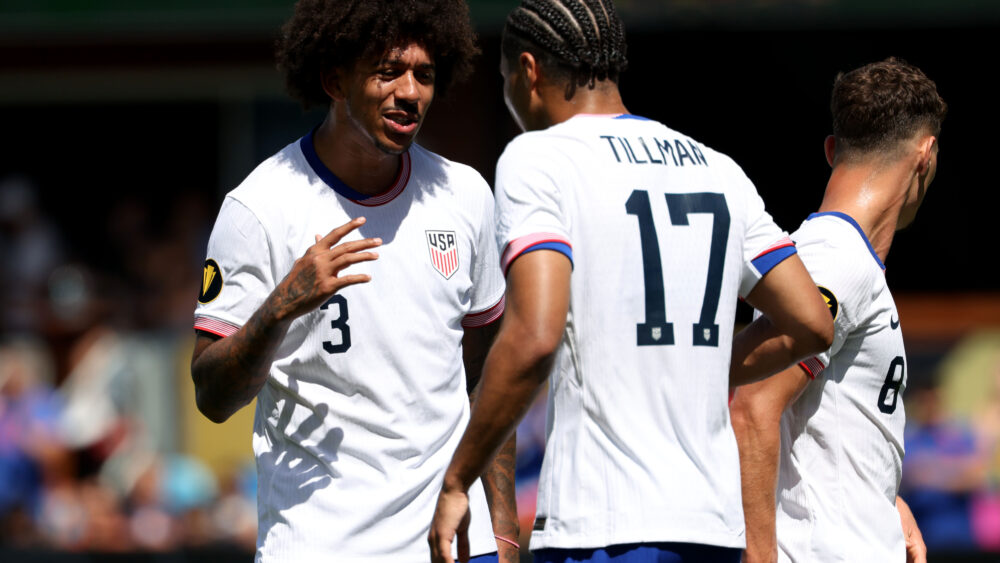 Chris Richards und Malik Tillman im Trikot der USA. Beide spielten einst für den FC Bayern und sind nun wichtige Spieler bei der WM 2026.