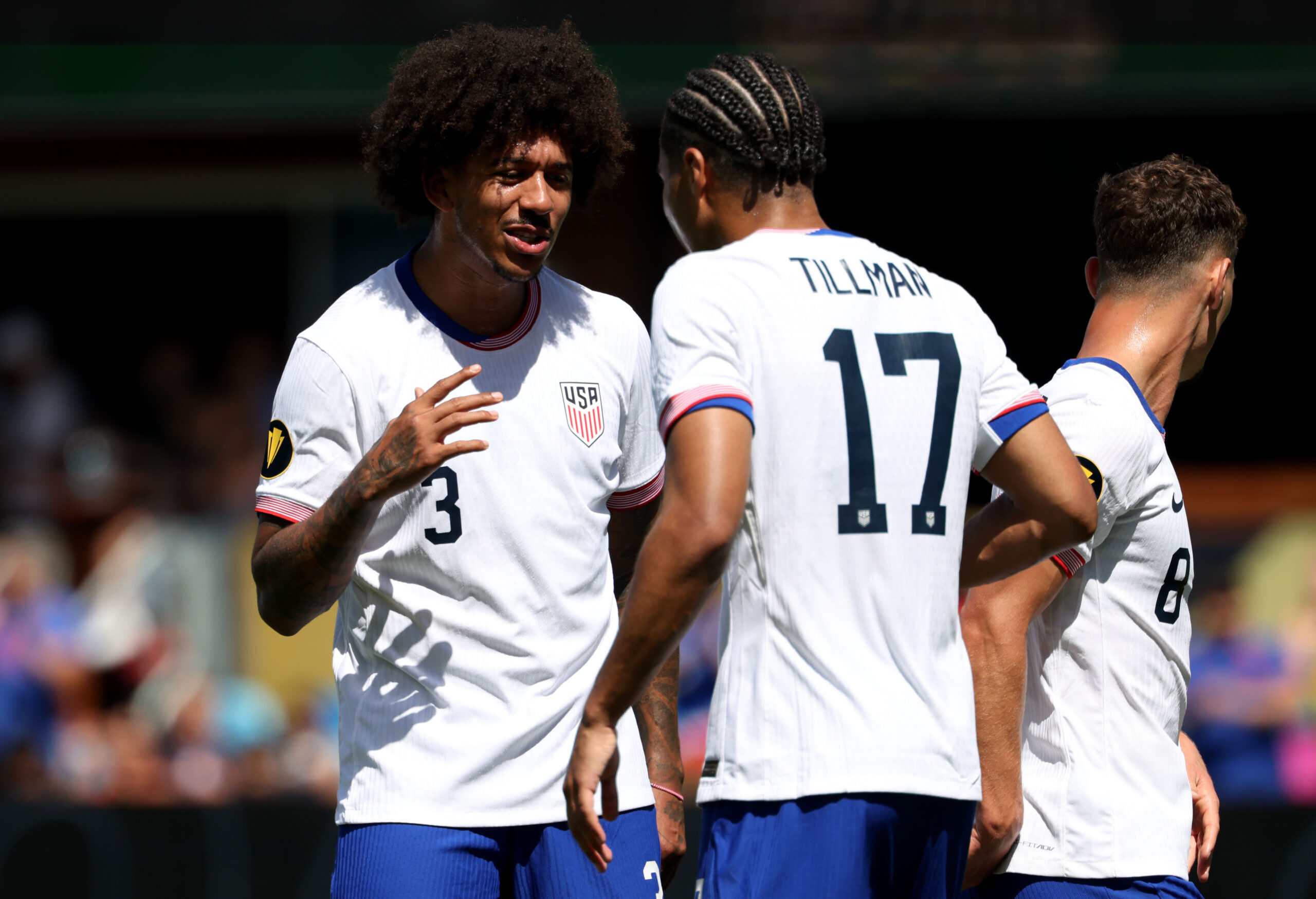 Chris Richards und Malik Tillman im Trikot der USA. Beide spielten einst für den FC Bayern und sind nun wichtige Spieler bei der WM 2026.