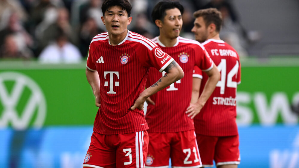 Min-jae Kim und Hiroki Ito im Trikot des FC Bayern.