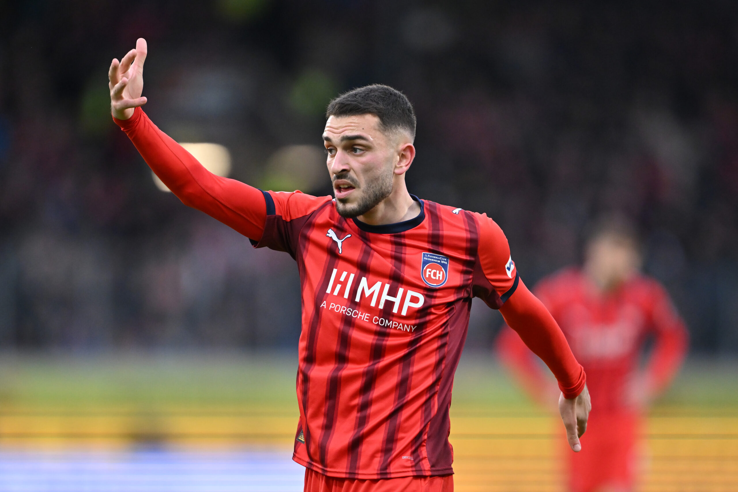 Arijon Ibrahimović kehrt offenbar zum FC Bayern zurück. Hier ist er im Trikot des 1. FC Heidenheim zu sehen.