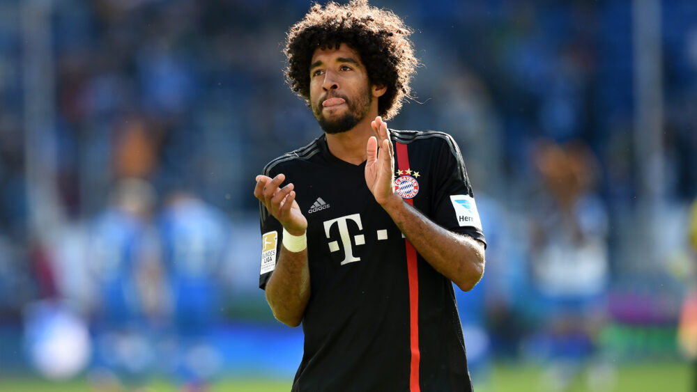 Dante (FC Bayern) klatscht etwas enttäuscht in die Hände