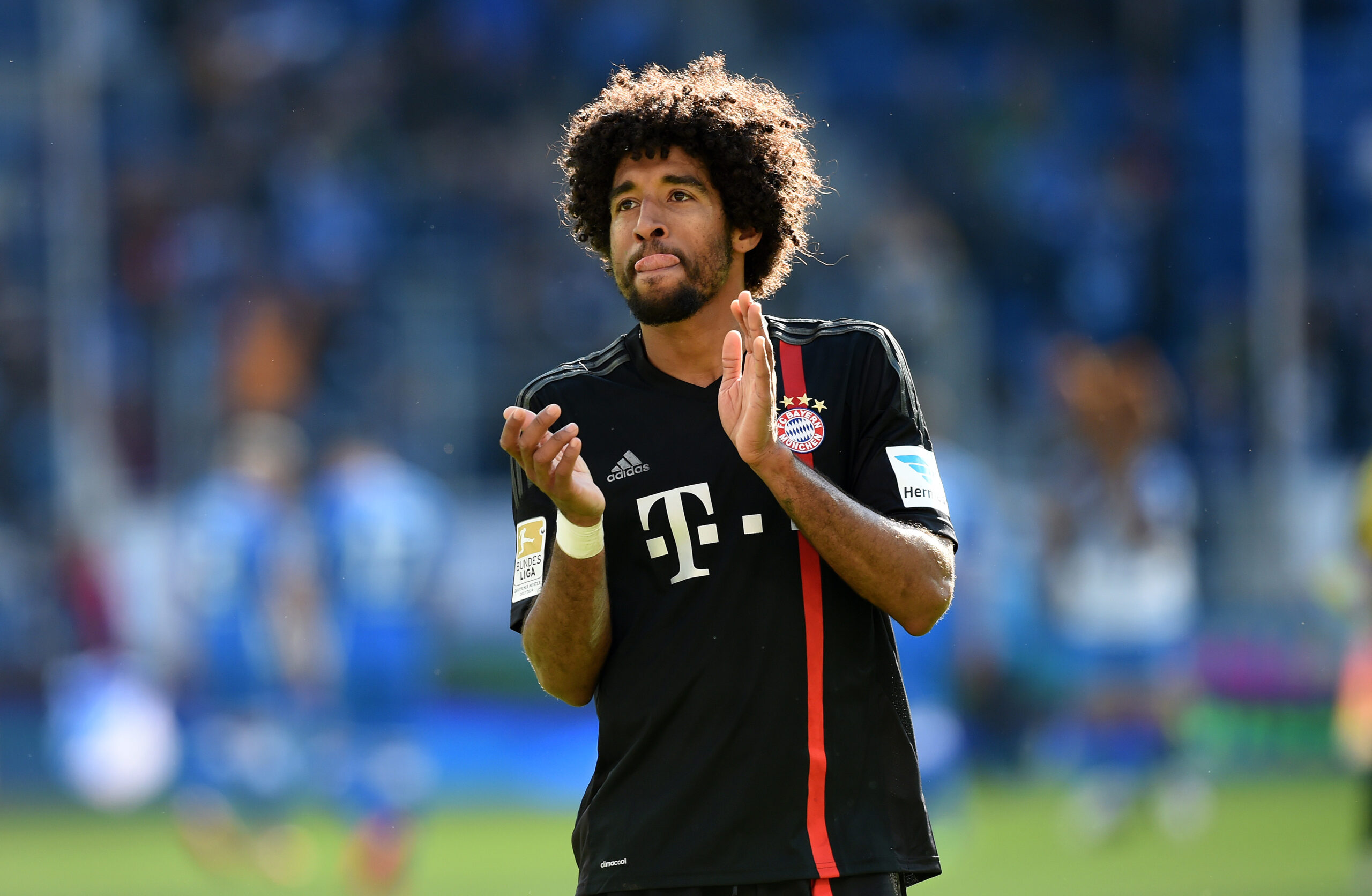 Dante (FC Bayern) klatscht etwas enttäuscht in die Hände