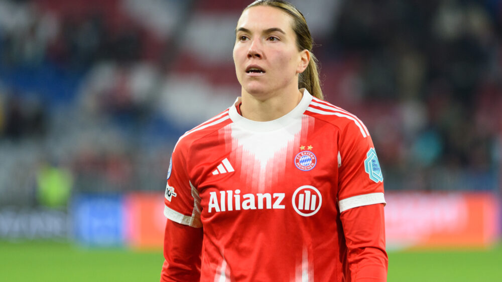 Vanessa Gilles im Trikot des FC Bayern.