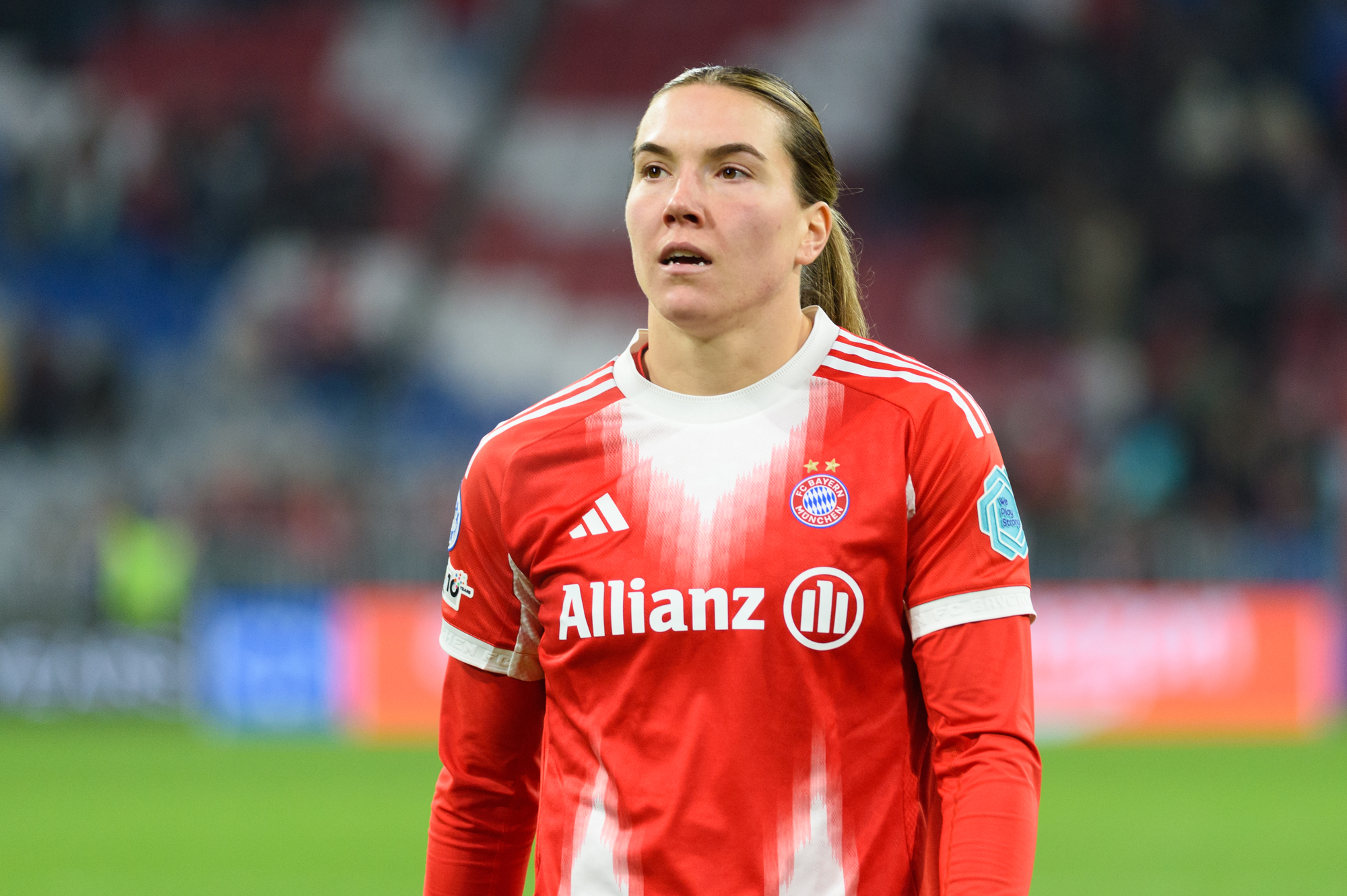 Vanessa Gilles im Trikot des FC Bayern.