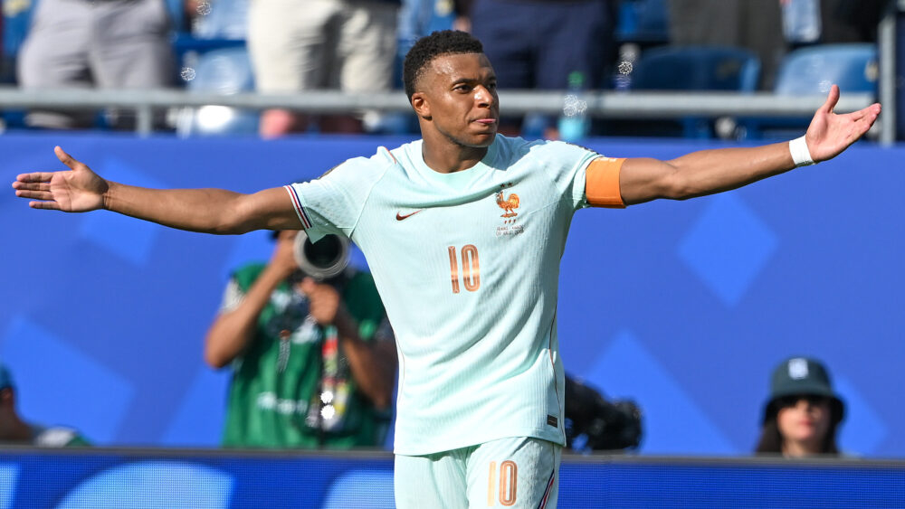 Kylian Mbappé (Frankreich) jubelt mit ausgebreiteten Armen bei der WM 2026
