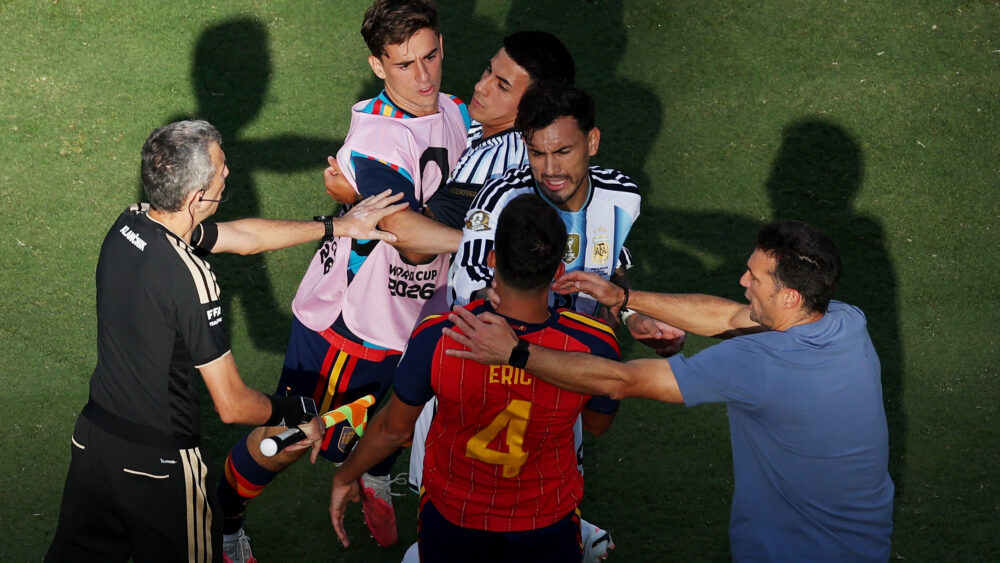 Argentinien und Spanien bekamen sich bei der WM 2026 in die Haare
