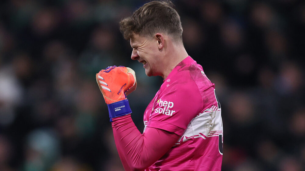Alexander Nübel (FC Bayern) jubelt hier im Trikot des VfB Stuttgart
