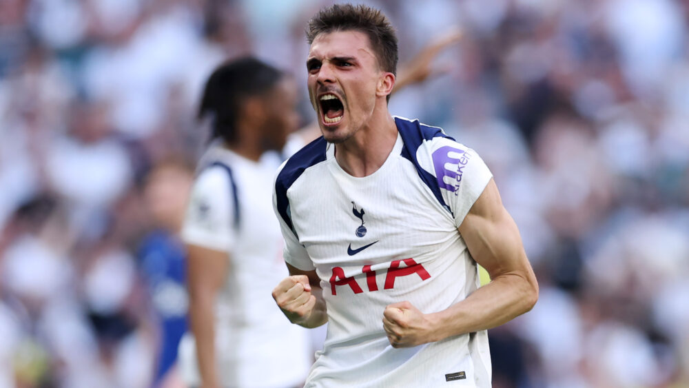 João Palhinha (Tottenham, FC Bayern) jubelt und schreit.