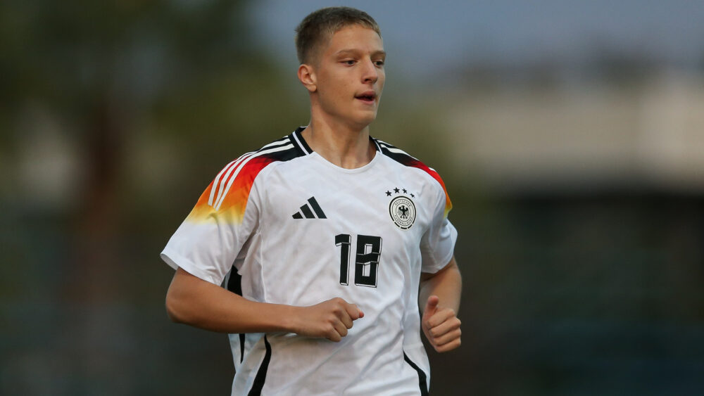 Erblin Osmani (FC Bayern), hier im DFB-Trikot