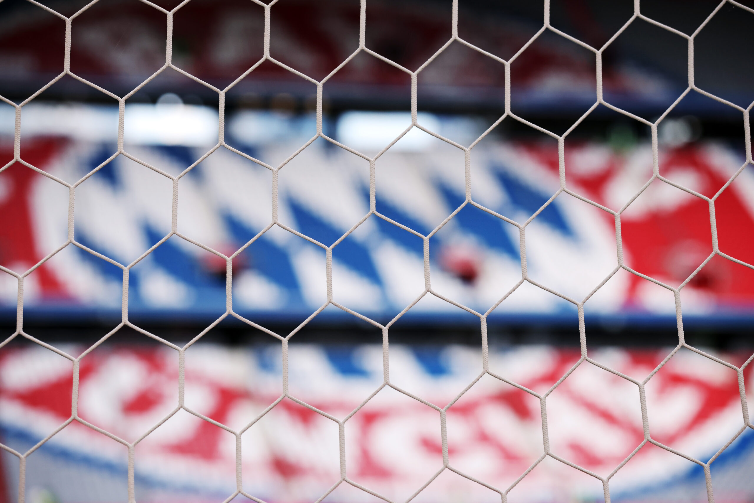 Logo des FC Bayern in der Allianz Arena