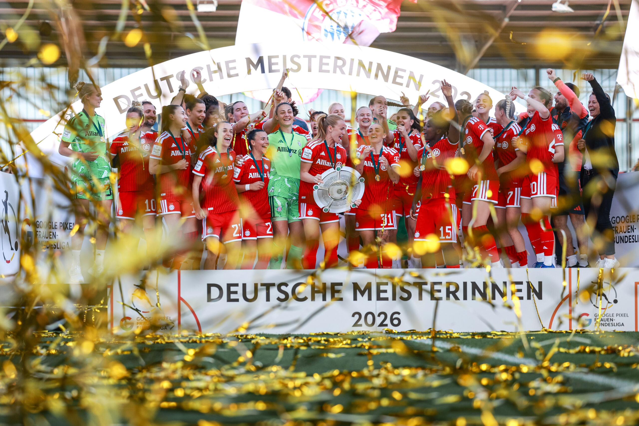 Der FC Bayern feiert die Meisterschaft in der Frauen-Bundesliga