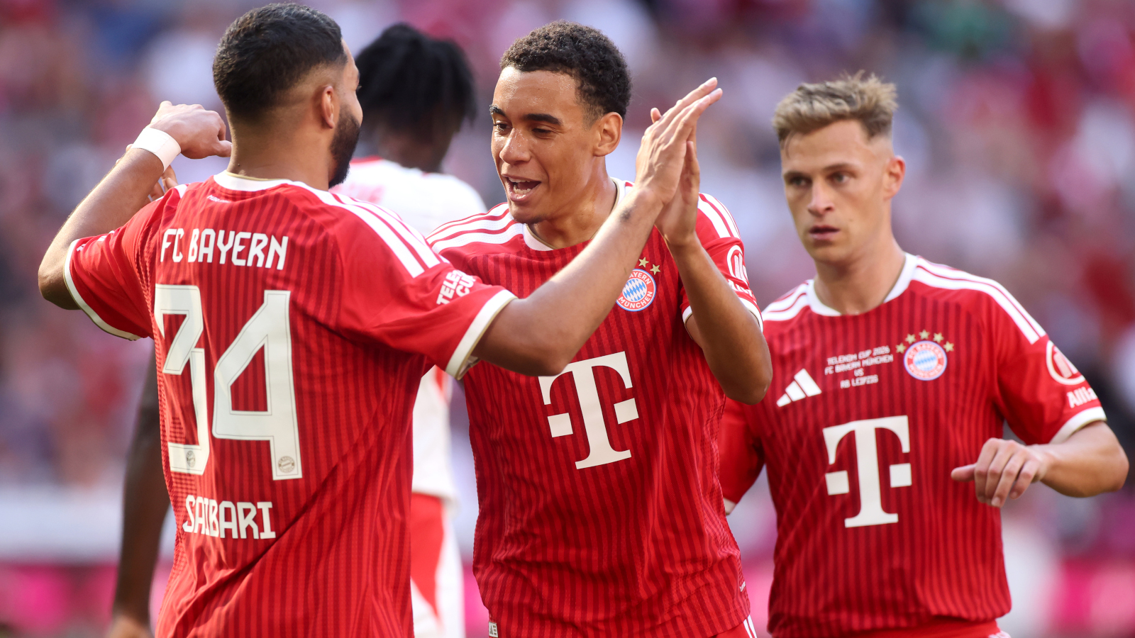 FC Bayern jubelt mit Jamal Musiala