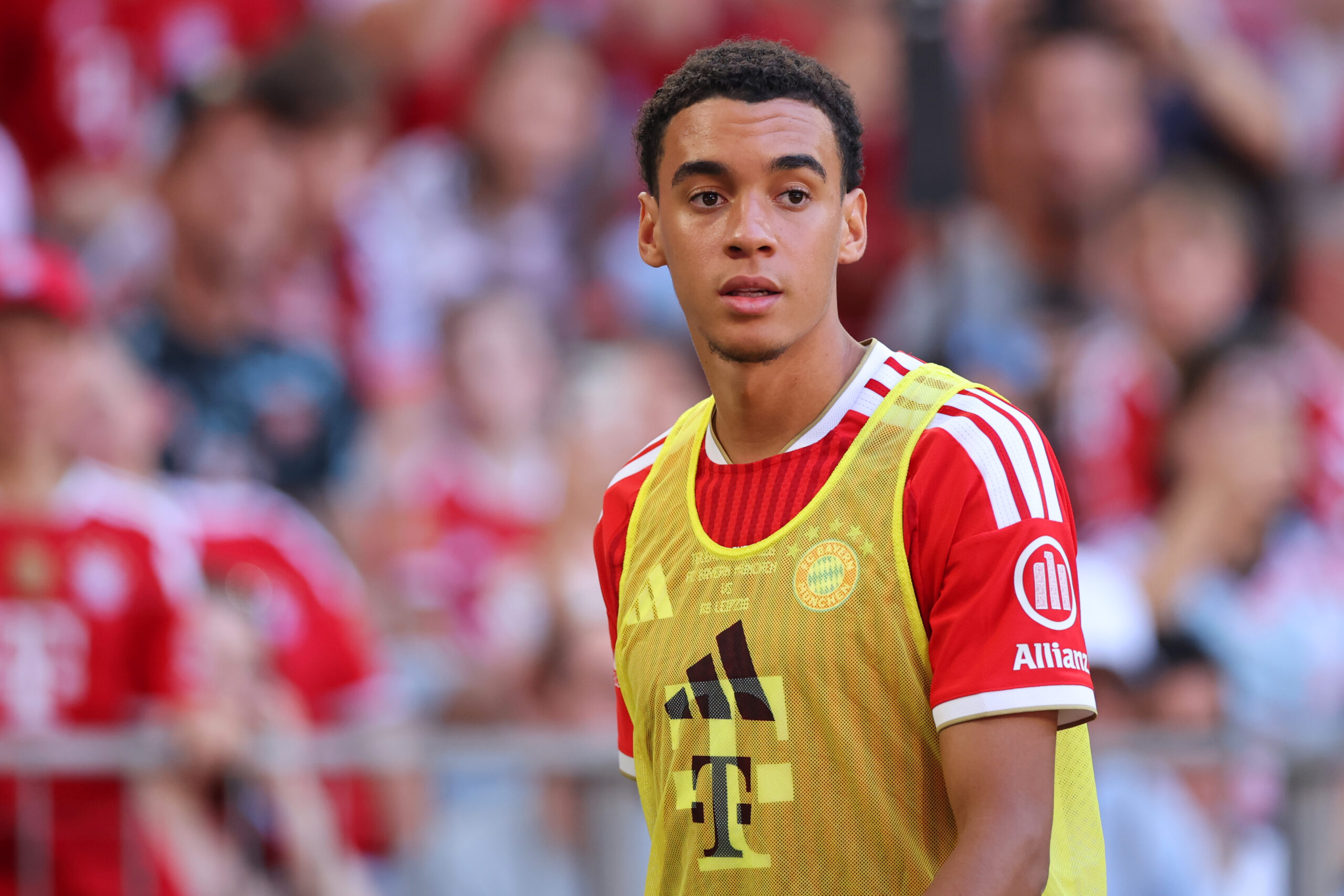 Jamal Musiala (FC Bayern) ist im Testspiel gegen Heidenheim erneut zusammengebrochen