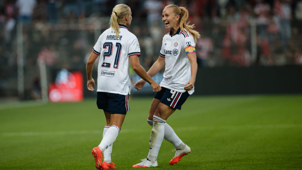 Pernille Harder und Glodis Perla Viggosdottir (FC Bayern Frauen)