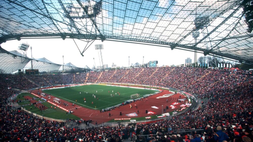 Im Olympiastadion könnte bald wieder der Ball rollen..