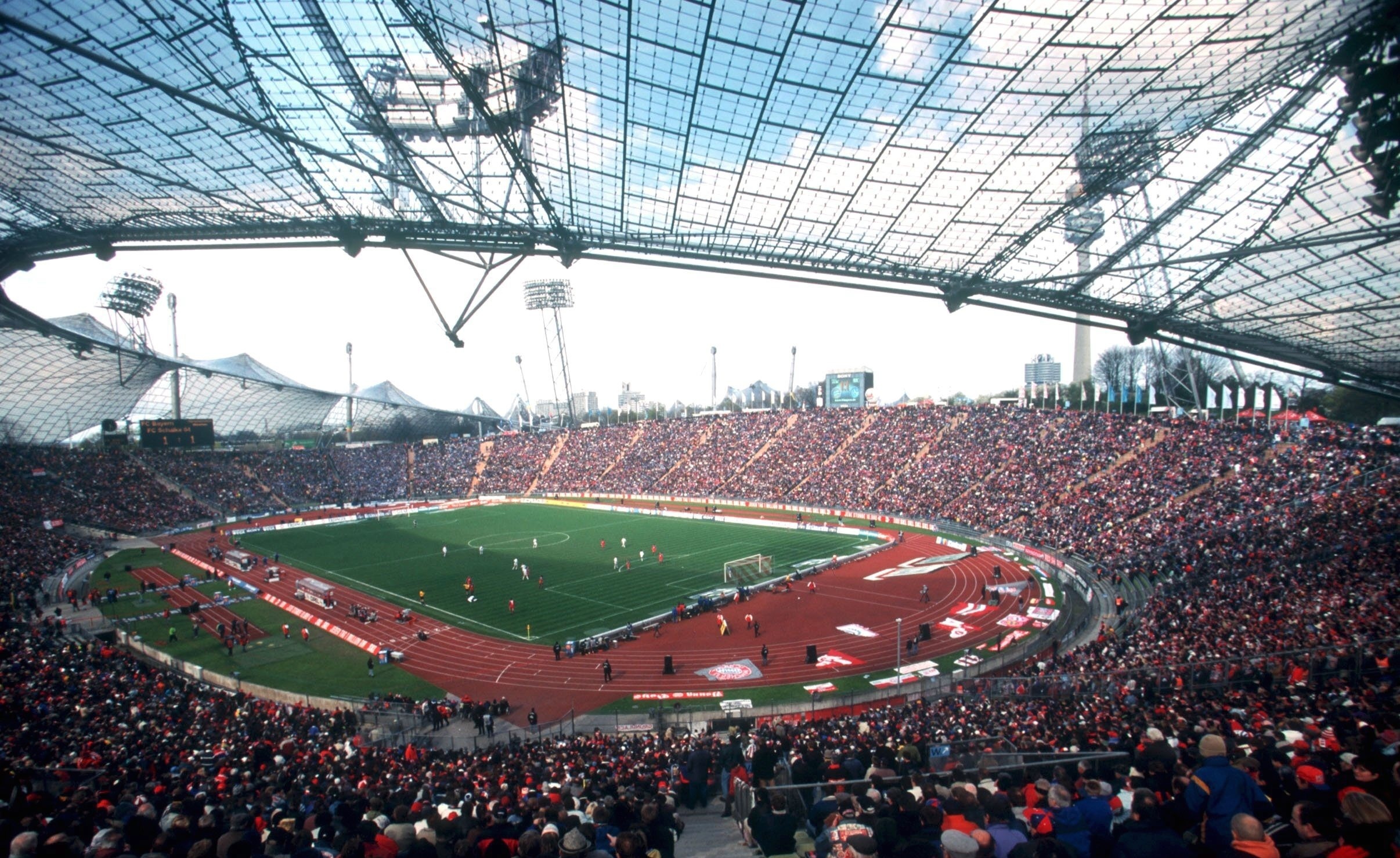 Im Olympiastadion könnte bald wieder der Ball rollen..