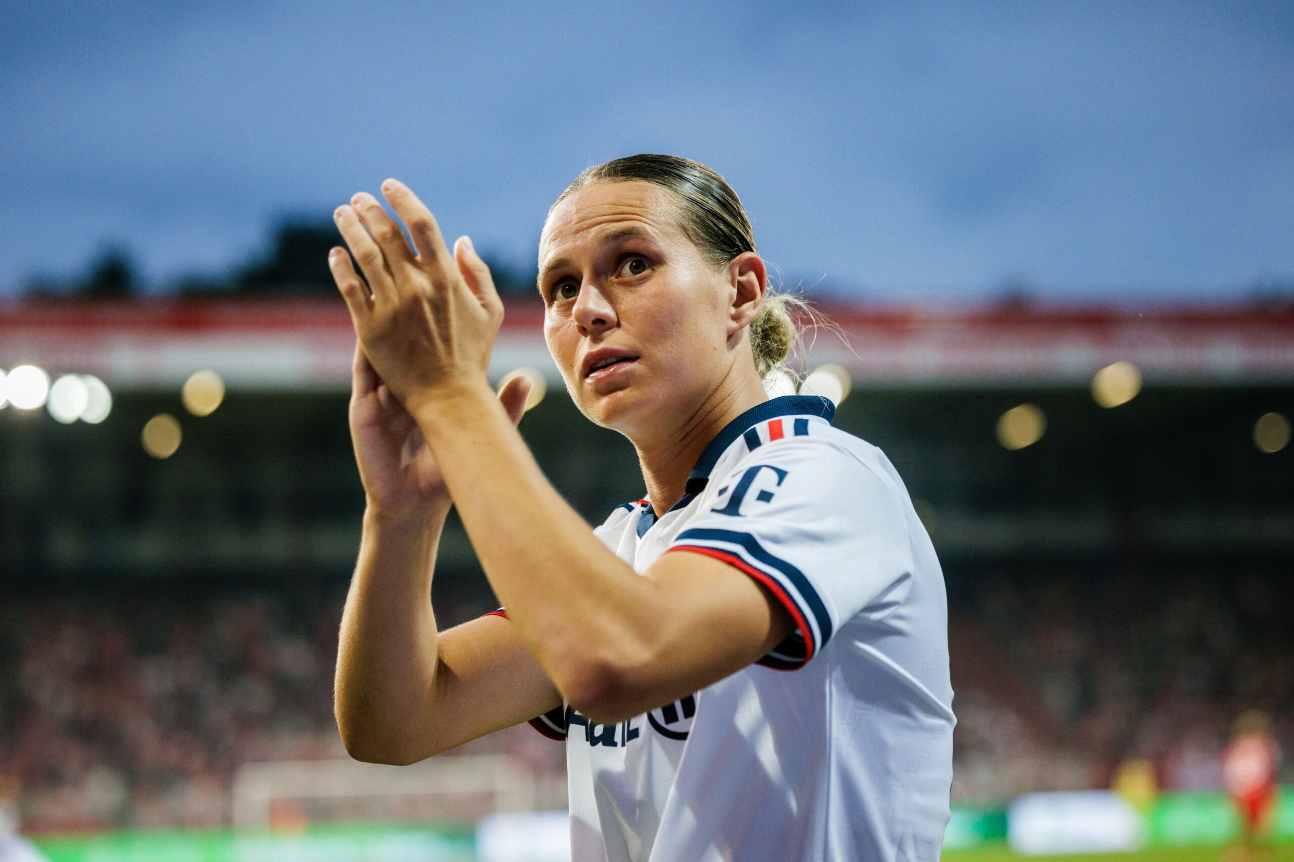 Klara Bühl (FC Bayern) im Auswärtsspiel bei RB Leipzig