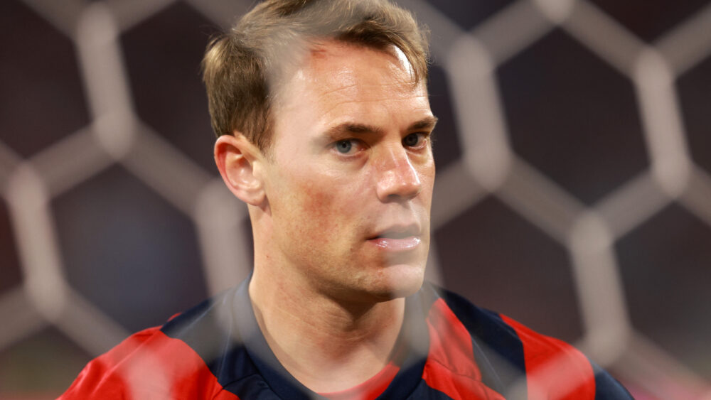 Manuel Neuer (FC Bayern) patze beim Spiel in Augsburg schwer