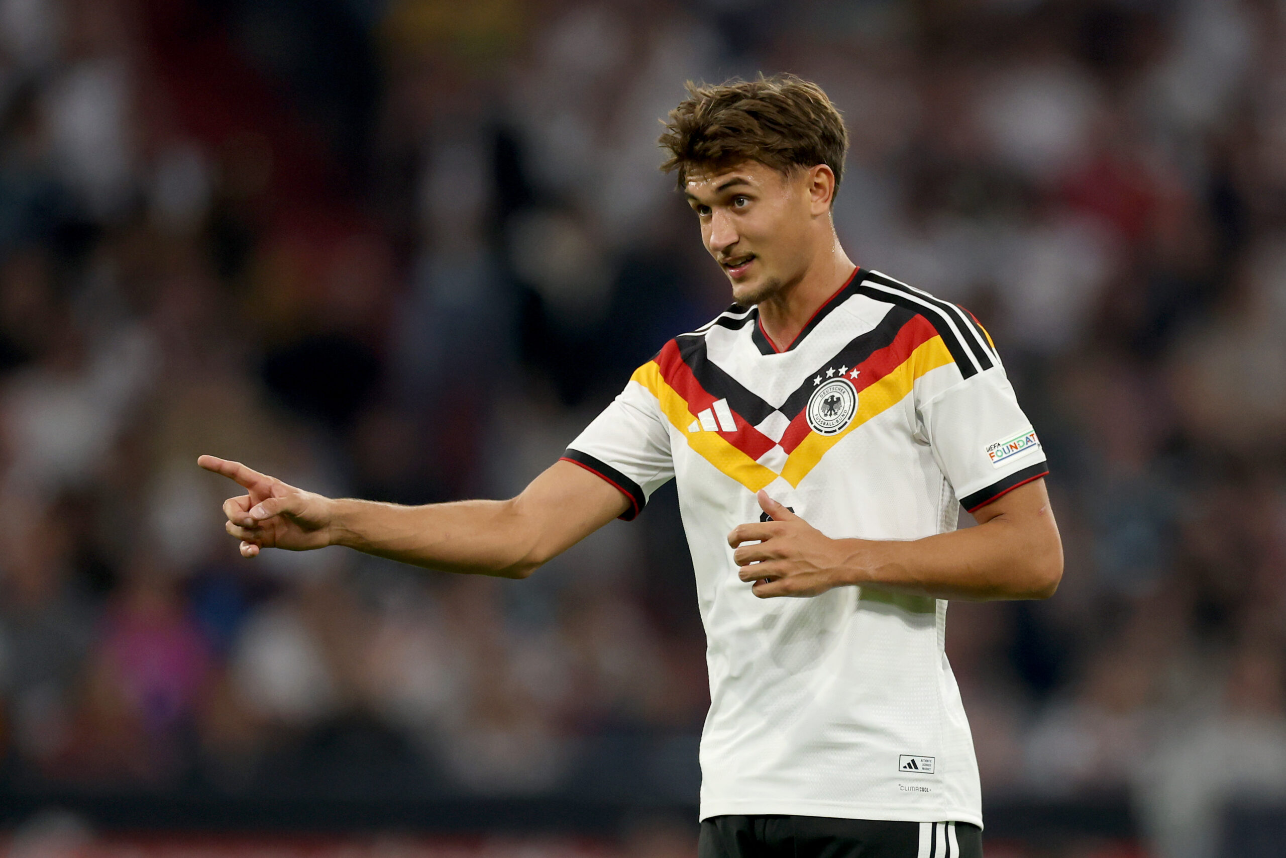 Tom Bischof (FC Bayern) im Trikot vom DFB-Team
